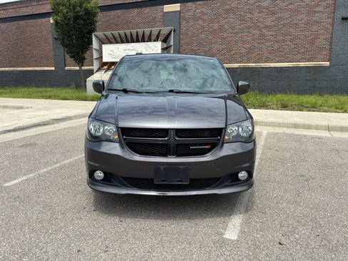 Used 2018 Dodge Grand Caravan SXT w/ Blacktop Package FWD image 2