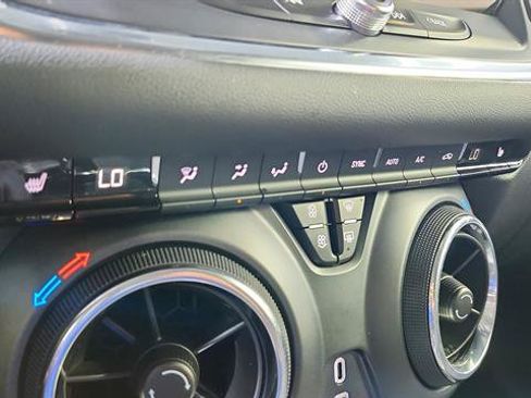 Used 2025 Chevrolet Blazer LT FWD image 16
