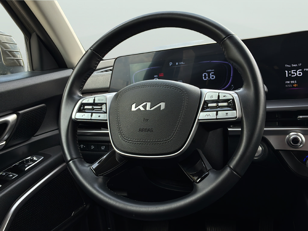 Used 2025 Kia Telluride S FWD image 19