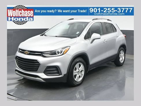 Used 2020 Chevrolet Trax LT FWD image 1