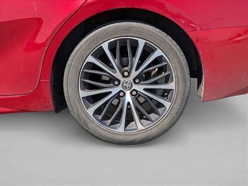 Used 2020 Toyota Camry SE FWD image 14