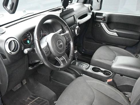 Used 2017 Jeep Wrangler Unlimited Sahara w/ Dual Top Group AWD/4WD image 14
