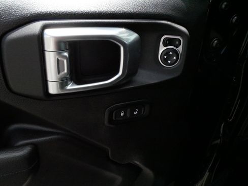 Used 2025 Jeep Wrangler Unlimited Sport AWD/4WD image 19