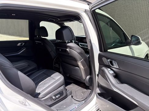 Used 2023 BMW X7 xDrive40i w/ M Sport Package AWD/4WD image 31