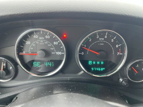 Used 2018 Jeep Wrangler Unlimited Sahara image 15