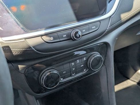 Used 2022 Buick Encore GX Preferred w/ Cold Weather Comfort Package FWD image 22