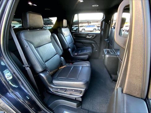 Used 2022 Chevrolet Tahoe LT w/ Luxury Package image 16
