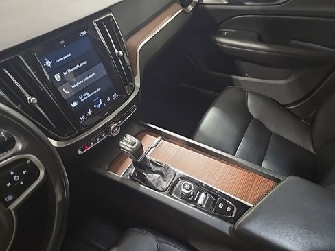 Used 2020 Volvo S60 T6 Momentum w/ Protection Package image 11