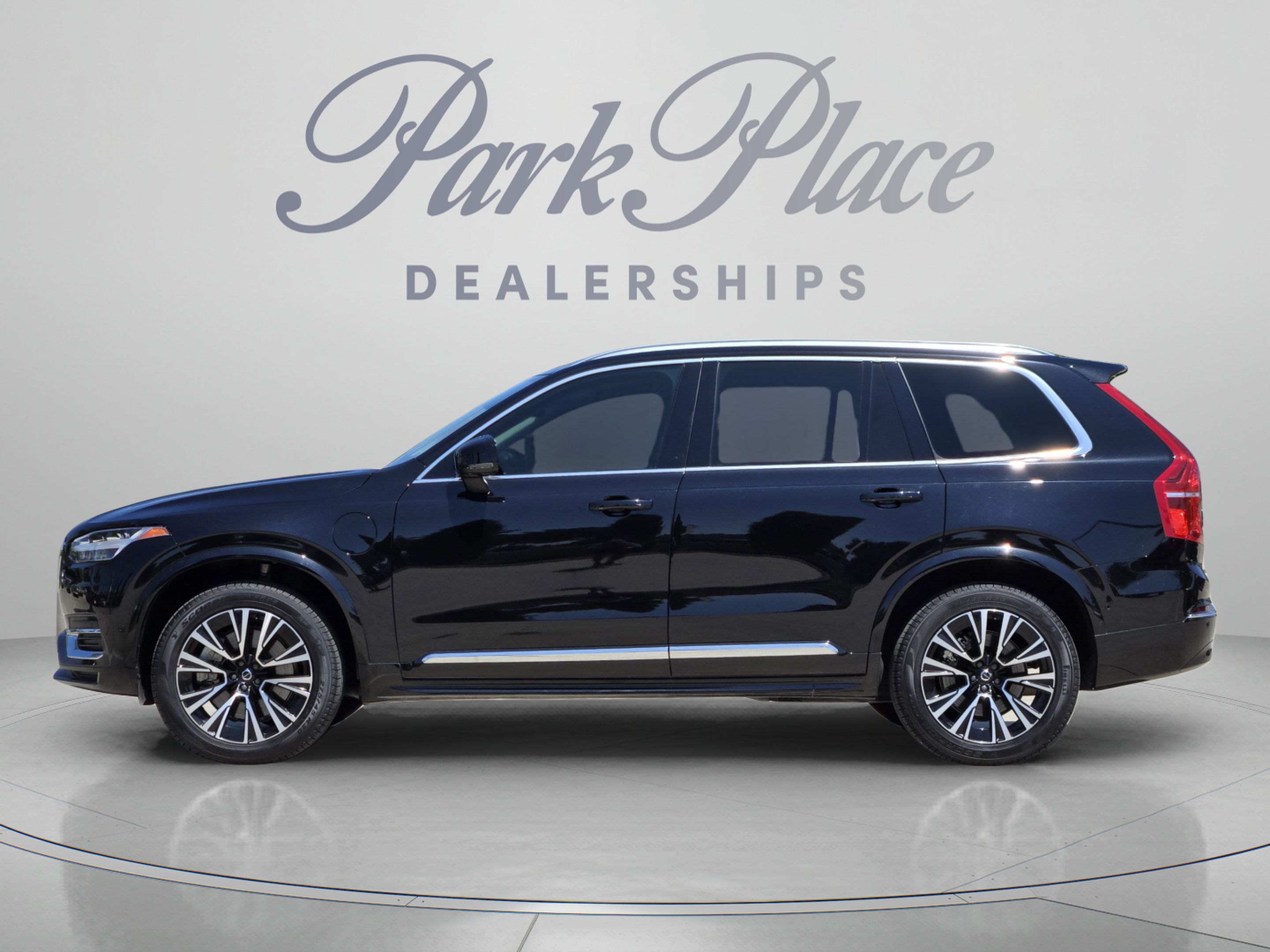 Used 2025 Volvo XC90 T8 Plus w/ Protection Package Premier AWD/4WD image 2