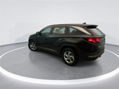 Used 2024 Hyundai Tucson SE image 2