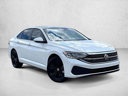 Used 2024 Volkswagen Jetta SE w/ Panoramic Sunroof Package FWD image 11
