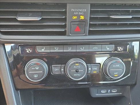 Used 2024 Volkswagen Jetta SE FWD image 13