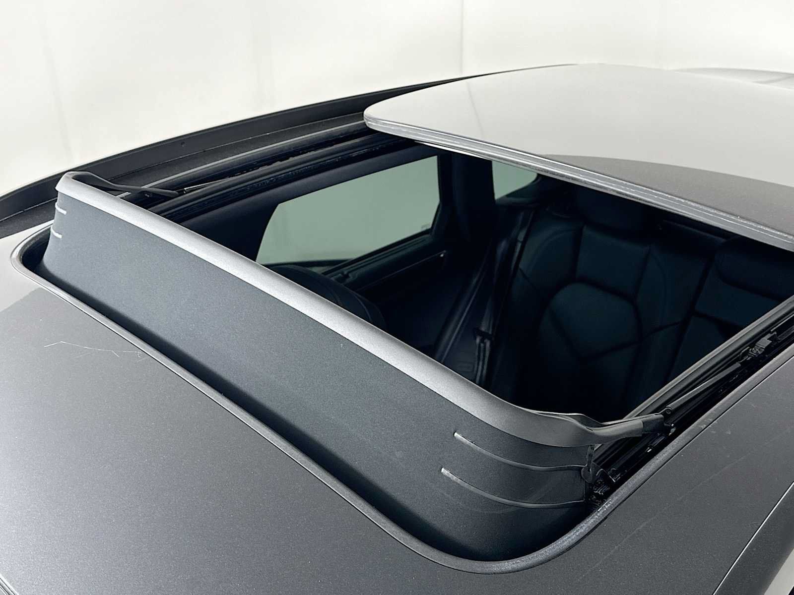 Certified 2026 Porsche Macan AWD/4WD image 22