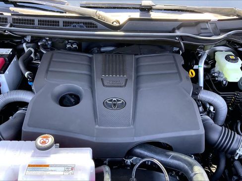 New 2026 Toyota Tundra Limited AWD/4WD image 16