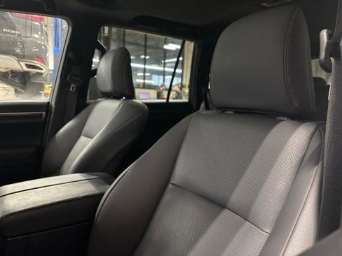 Used 2023 Lexus GX 460 Premium image 24