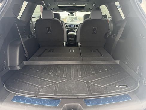 Used 2023 Buick Enclave Essence w/ Experience Buick Package image 7