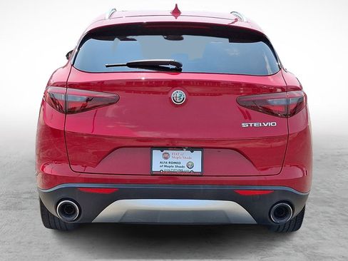 Used 2020 Alfa Romeo Stelvio image 4
