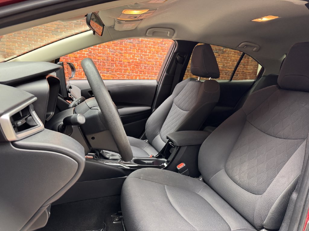Used 2022 Toyota Corolla LE FWD image 22