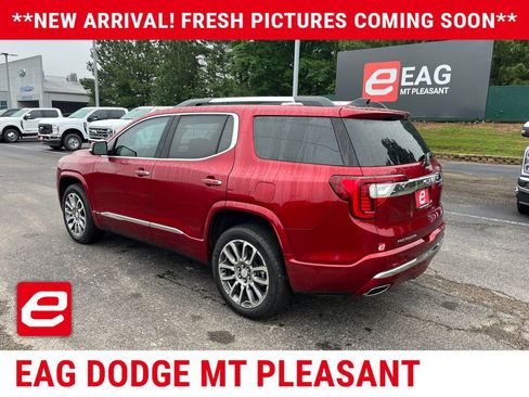 Used 2023 GMC Acadia Denali w/ Denali Ultimate Package FWD image 3
