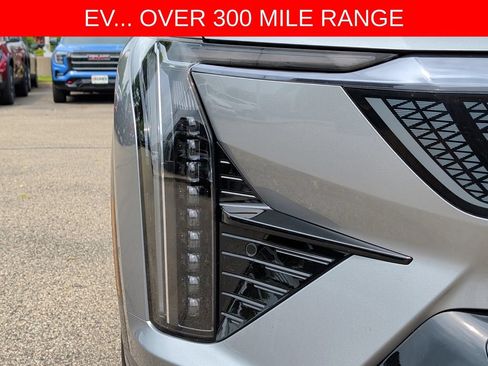 Used 2025 Cadillac Optiq Sport 2 w/ LPO, Floor Liner Package AWD/4WD image 42