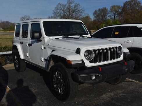 Used 2025 Jeep Wrangler Sahara image 3