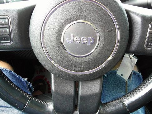 Used 2014 Jeep Wrangler Unlimited Sahara w/ Dual Top Group AWD/4WD image 23