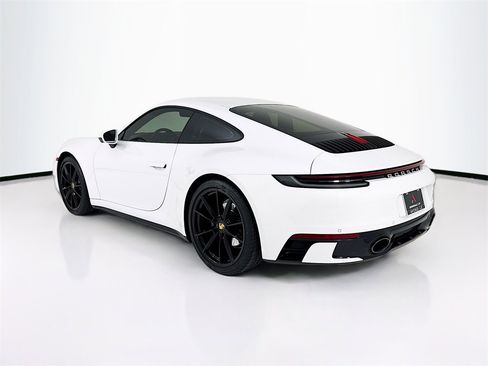 Used 2022 Porsche 911 Carrera image 3