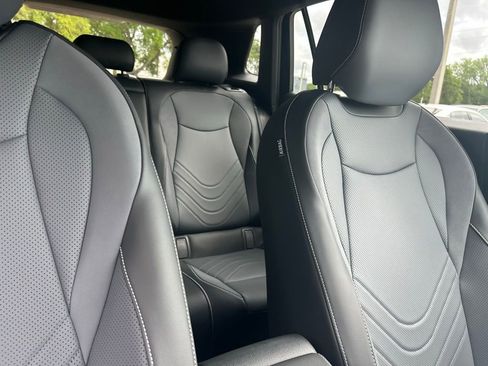 New 2026 Volkswagen Tiguan SE R-Line FWD image 38