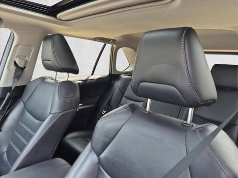 Used 2019 Toyota RAV4 XLE Premium FWD image 14