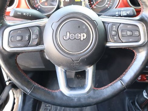 Used 2021 Jeep Gladiator Rubicon AWD/4WD image 10