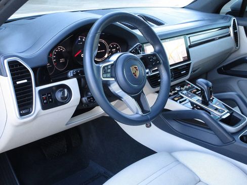 Used 2019 Porsche Cayenne image 6