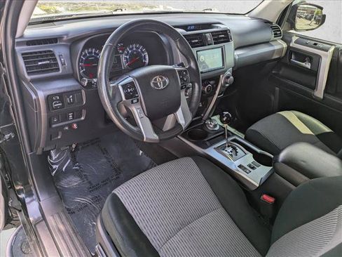 Used 2018 Toyota 4Runner SR5 AWD/4WD image 9