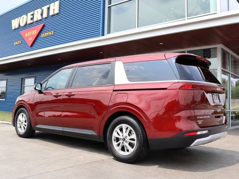 Used 2022 Kia Carnival LX FWD image 5