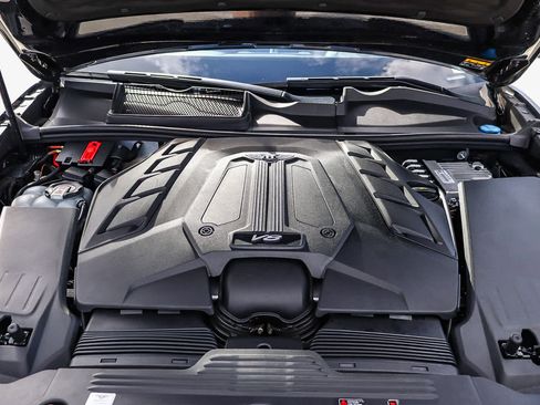 Used 2021 Bentley Bentayga image 42