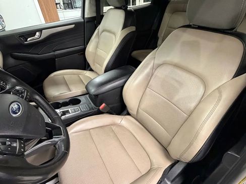 Used 2022 Ford Escape SEL image 17