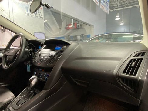 Used 2015 Ford Focus SE FWD image 29