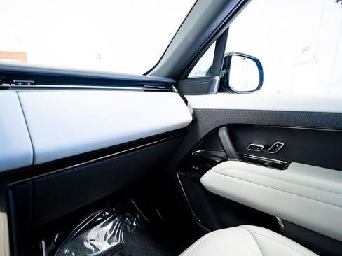 Used 2023 Land Rover Range Rover Sport SE image 46