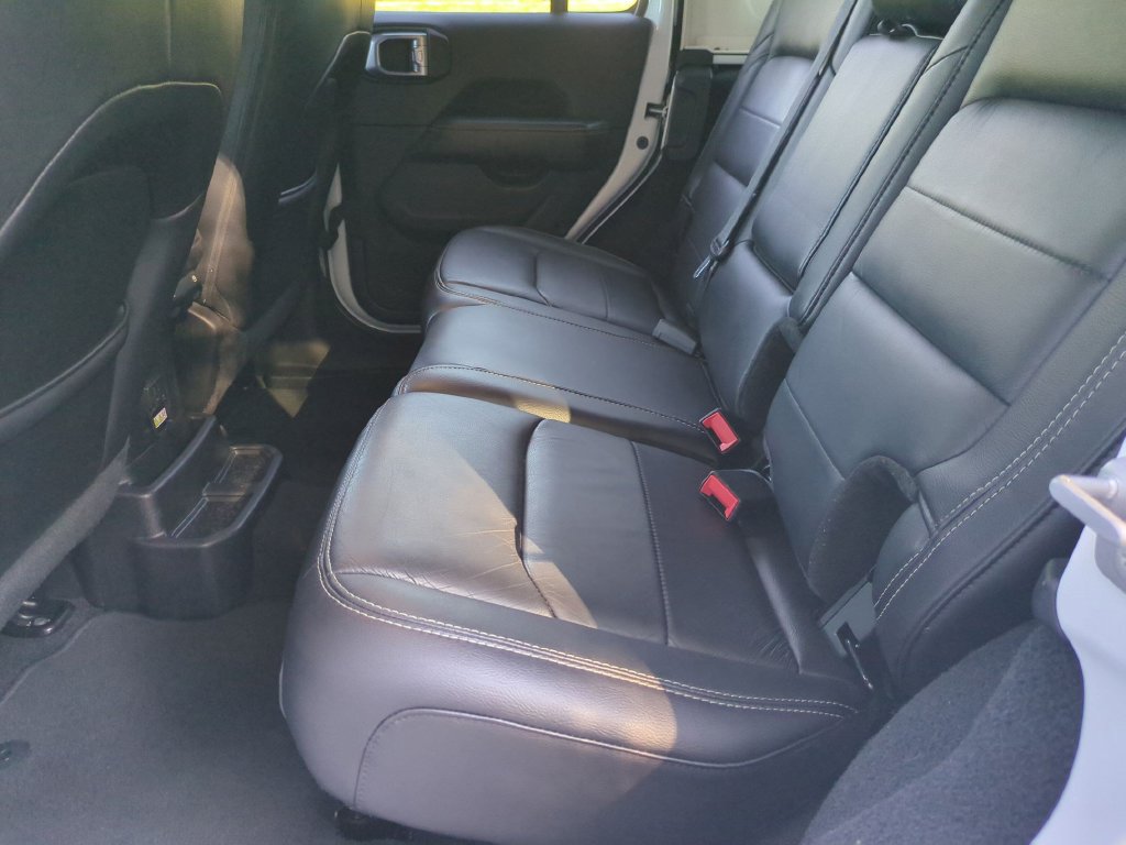 Used 2019 Jeep Wrangler Unlimited Sahara AWD/4WD image 29