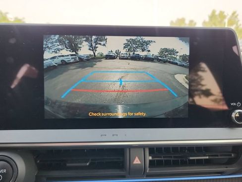 Certified 2025 Toyota Prius XLE FWD image 29