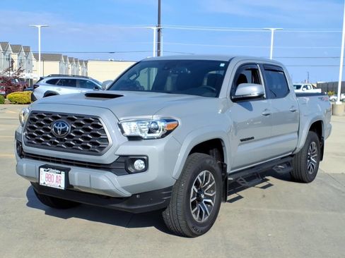 Used 2021 Toyota Tacoma TRD Sport image 3