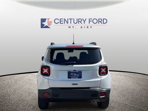Used 2020 Jeep Renegade Altitude AWD/4WD image 3