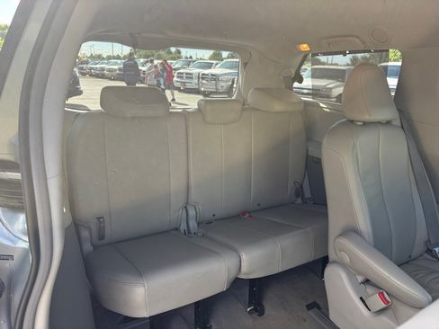 Used 2013 Toyota Sienna XLE AWD/4WD image 13