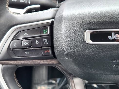 Used 2023 Jeep Grand Cherokee L Limited AWD/4WD image 25