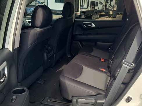 Used 2020 Nissan Pathfinder S image 10