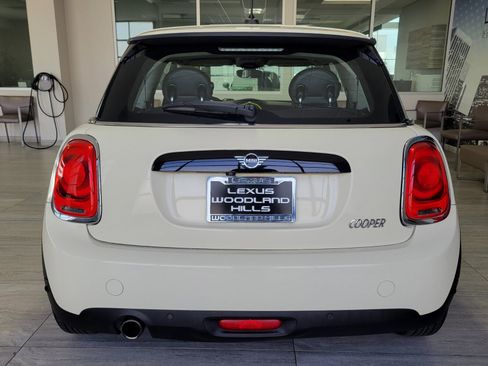 Used 2019 MINI Cooper 2-Door Hardtop FWD image 4