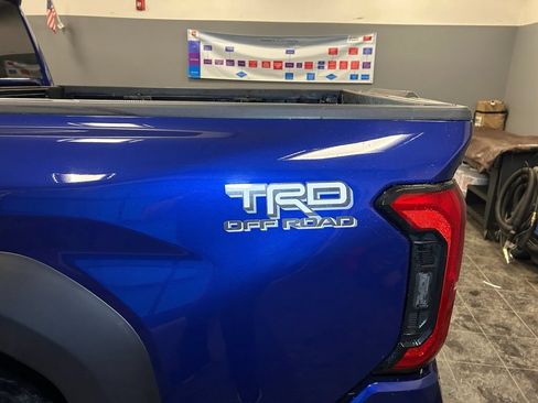 Certified 2024 Toyota Tacoma TRD Off-Road w/ TRD Off Road Premium Package AWD/4WD image 17