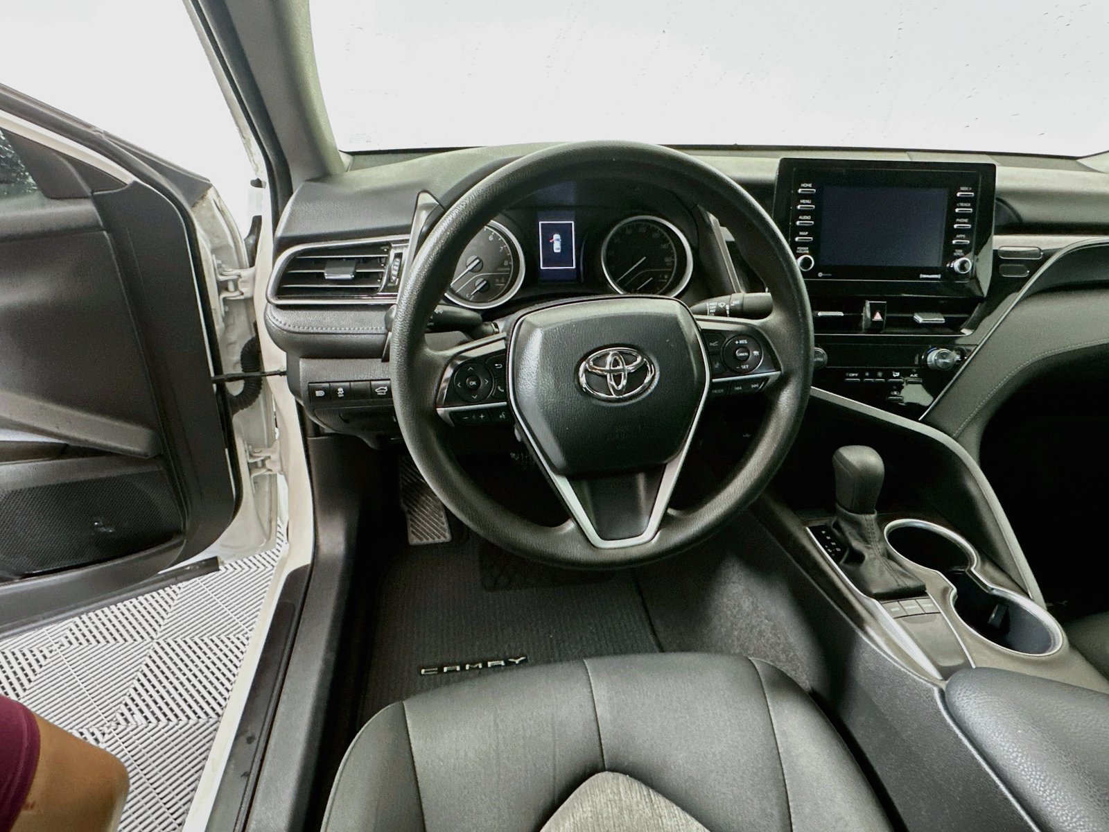Used 2022 Toyota Camry LE FWD image 11