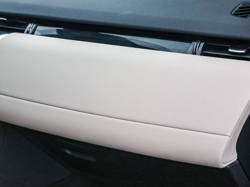 Used 2025 Land Rover Discovery Sport S image 18