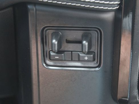 Used 2023 Ford F150 Lightning Platinum AWD/4WD image 36