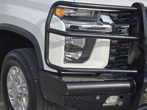 Used 2020 Chevrolet Silverado 2500 LT w/ Texas Edition image 9